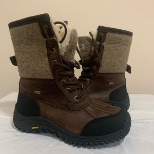 UGG W Adirondack Boot II  (Women’s Size 8)